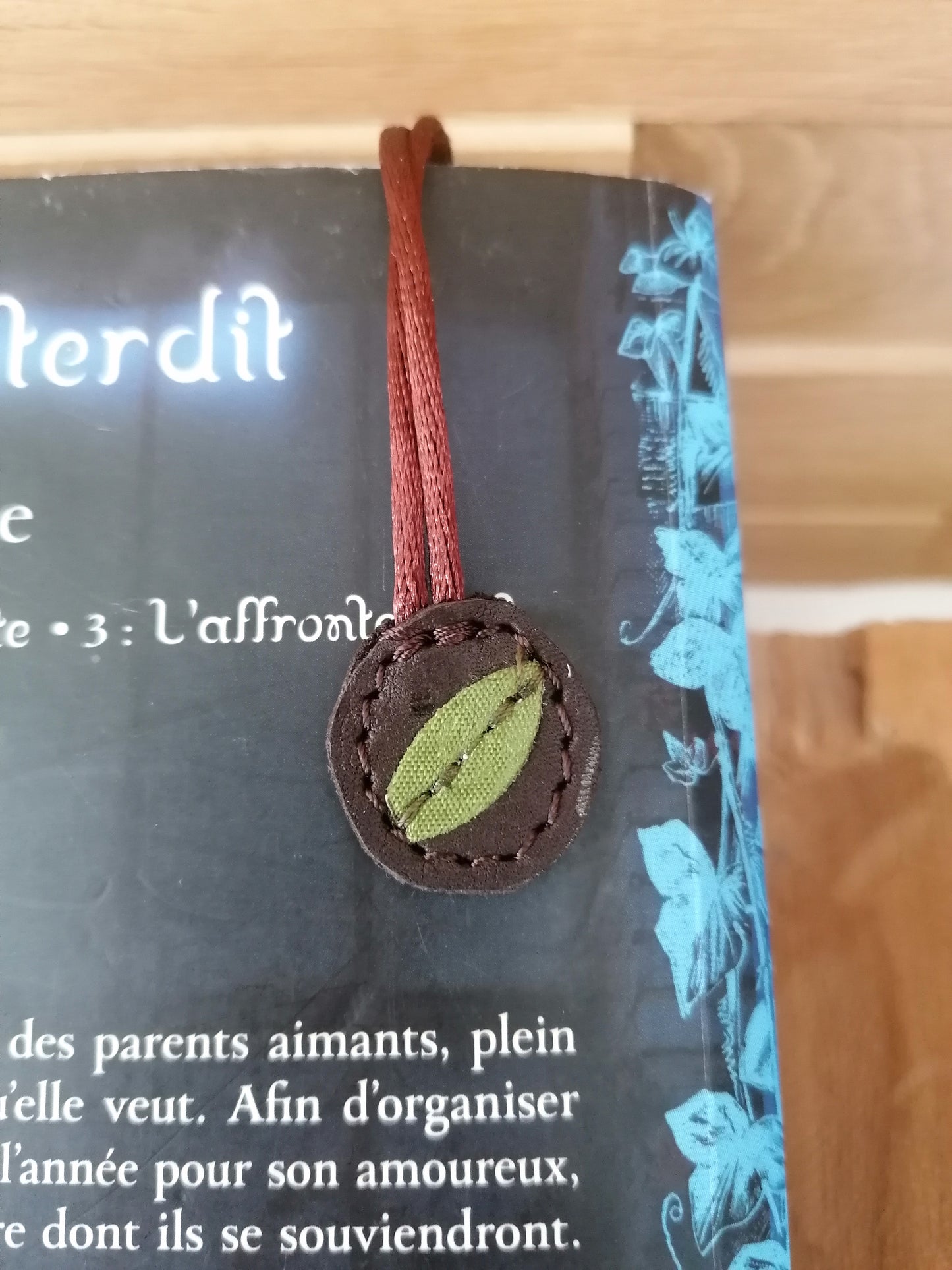 Marque page nature en cuir