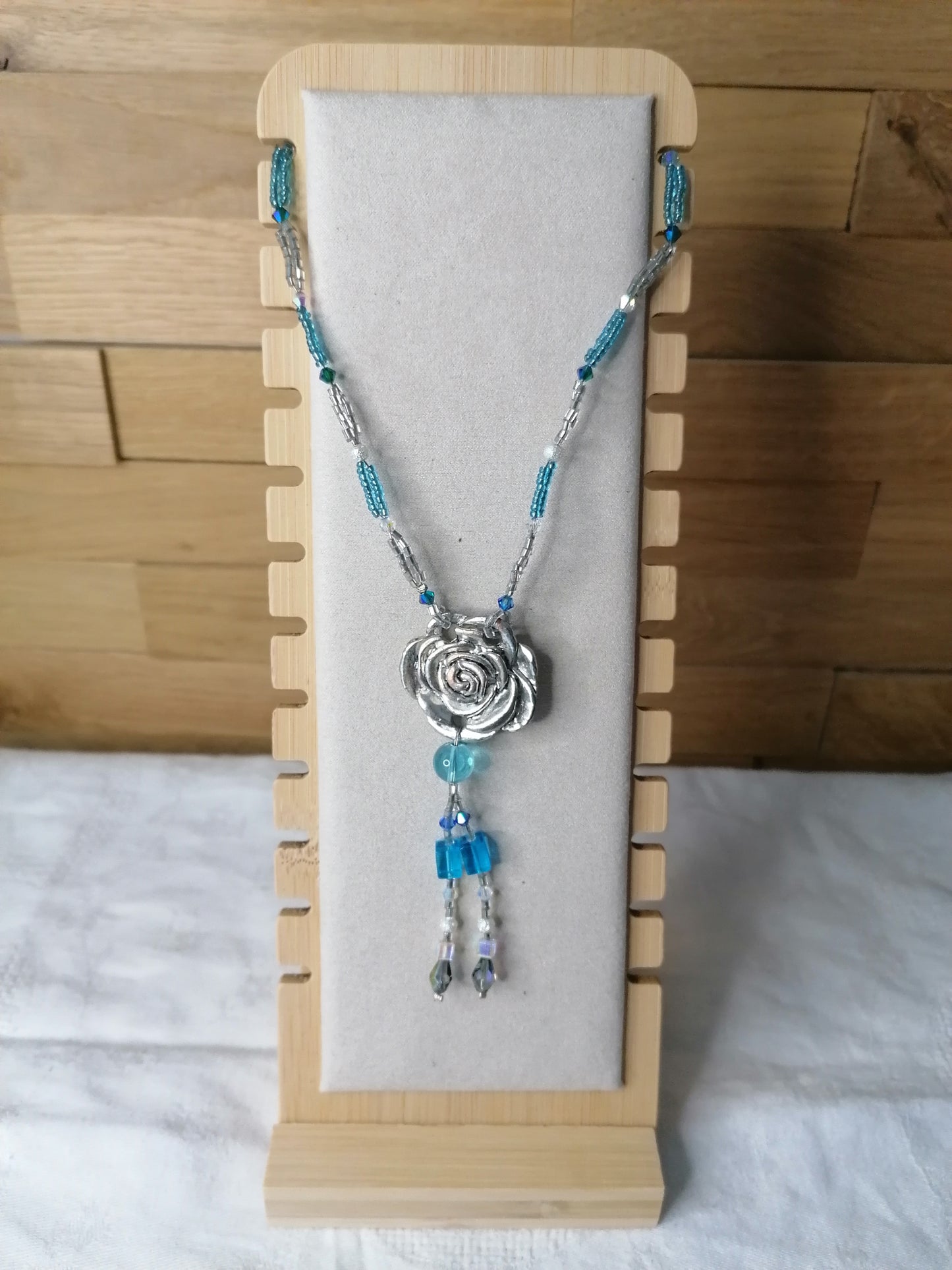 Collier rose avec des perles Swarovski "Edition unique"